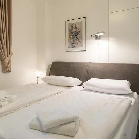 Rei-2 Apartman *